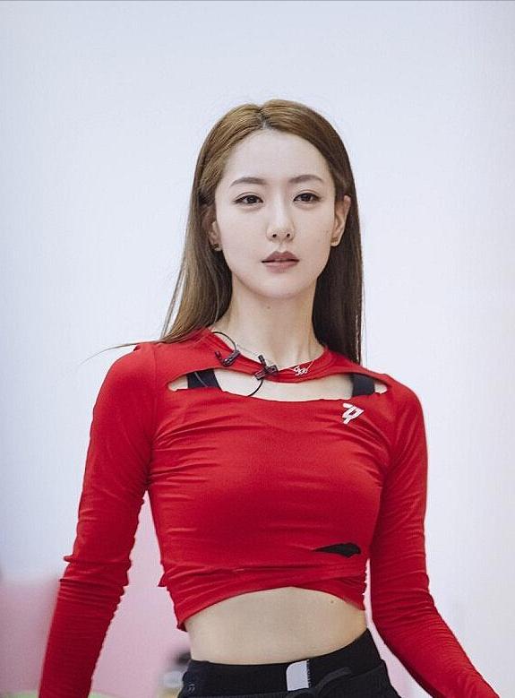 京城四美*冰白**：献媚成龙获杨受成独宠，下嫁男模却遭郑元畅*爱夺**