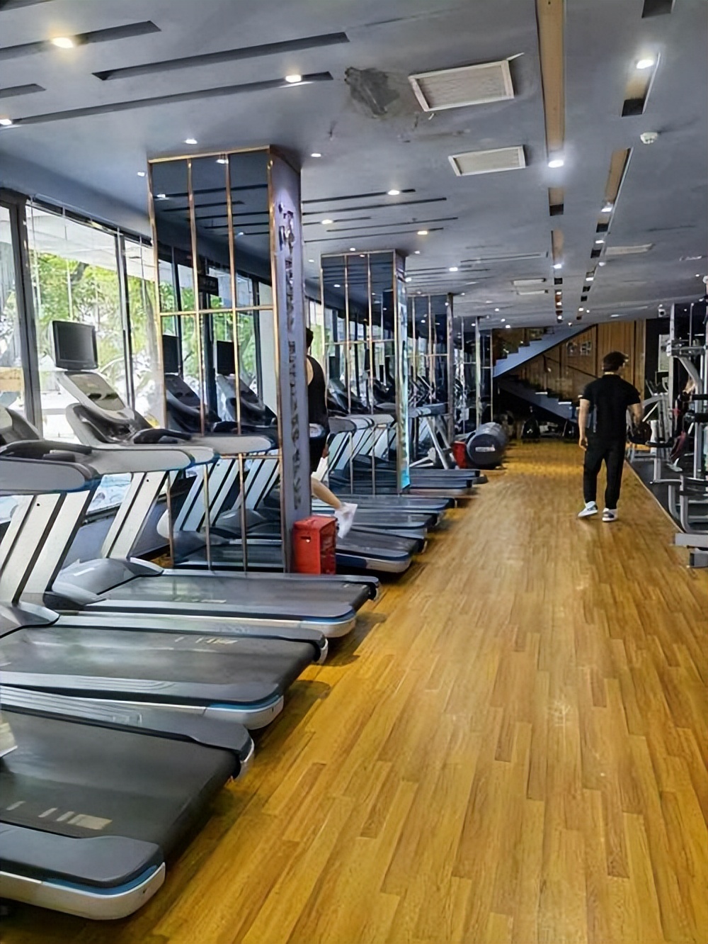 力美健健身俱乐部皇庭,二郎力美健健身俱乐部