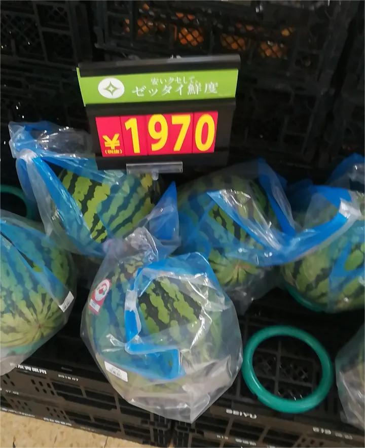 100元人民币能在各个国家买到什么,100元人民币在其他国家值多少钱