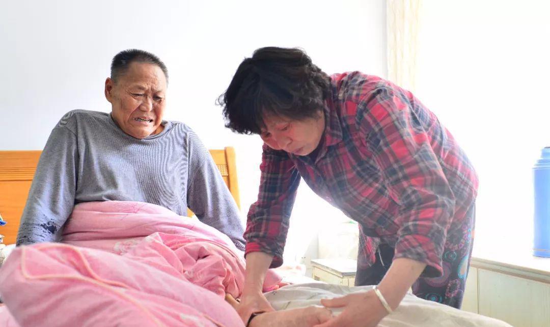 人到晚年养老好还是靠自己好 (人到晚年养老到底靠谁最靠谱)