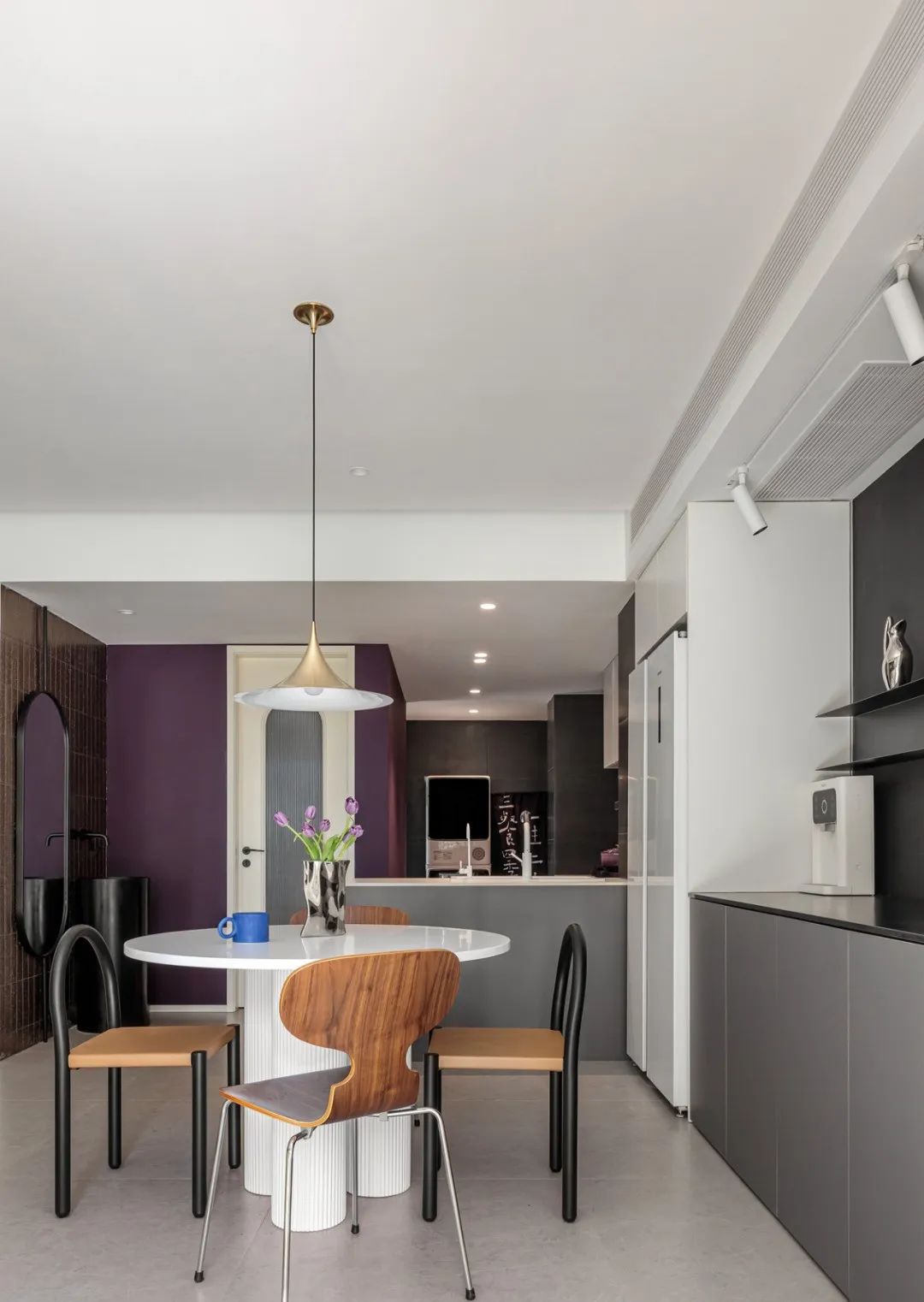 餐厅空间太小如何设计活动餐桌,3.8加4.5的餐厅可以放多大的圆桌