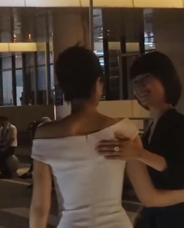 袁泉夺“百花影后”，曾黎后台当拉拉队，却映射出中戏96班的情谊