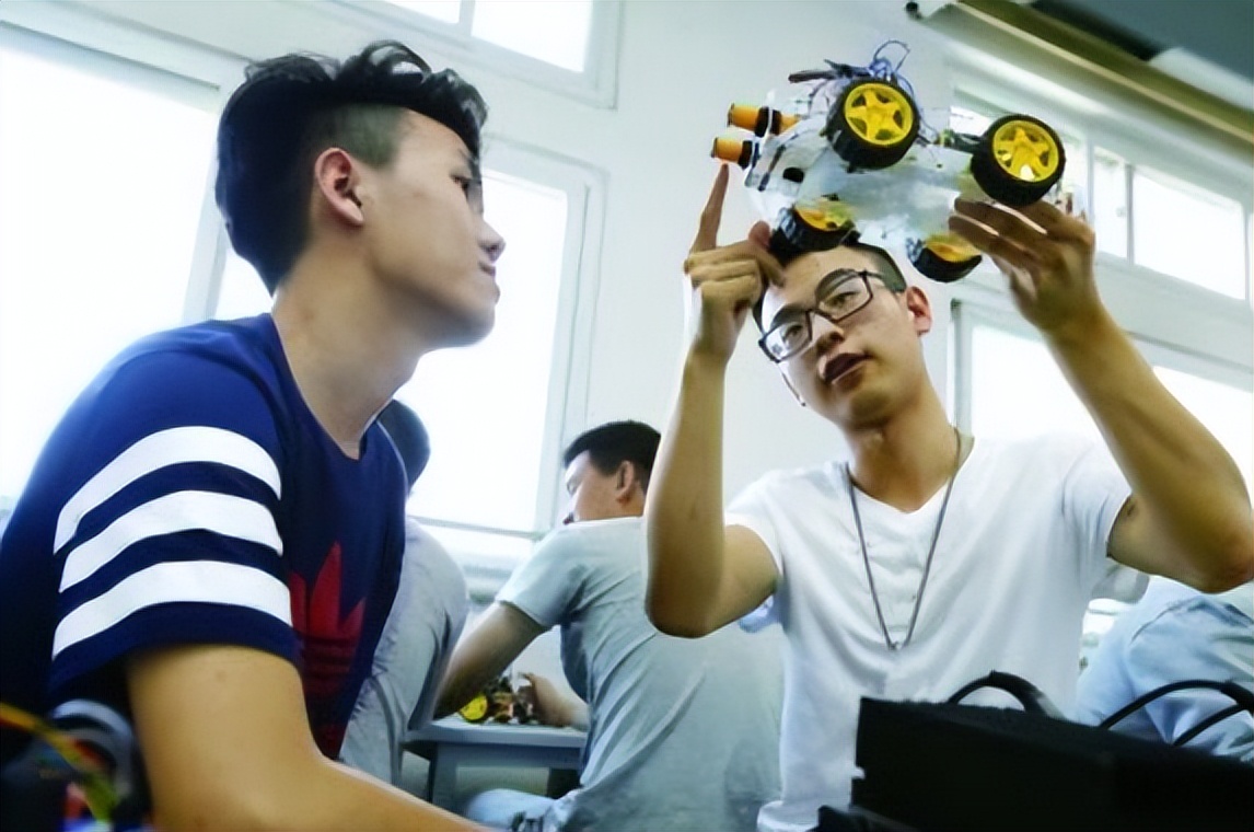 排行榜前十名的最挣钱的专业大全,赚钱的专业排名文科