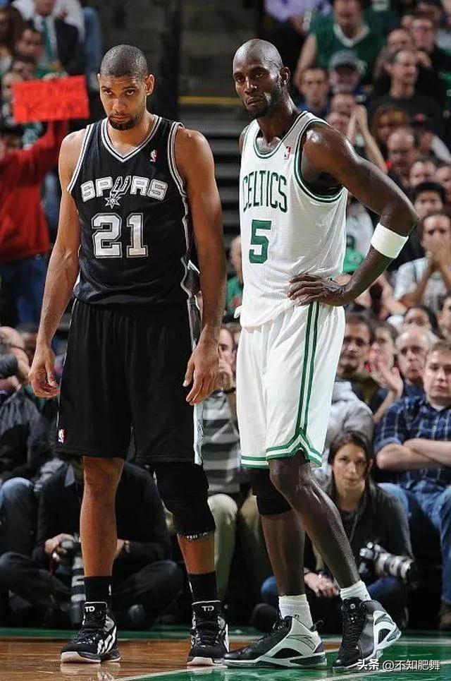 2000年邓肯联手麦迪,邓肯和加内特谁总冠军奖杯多