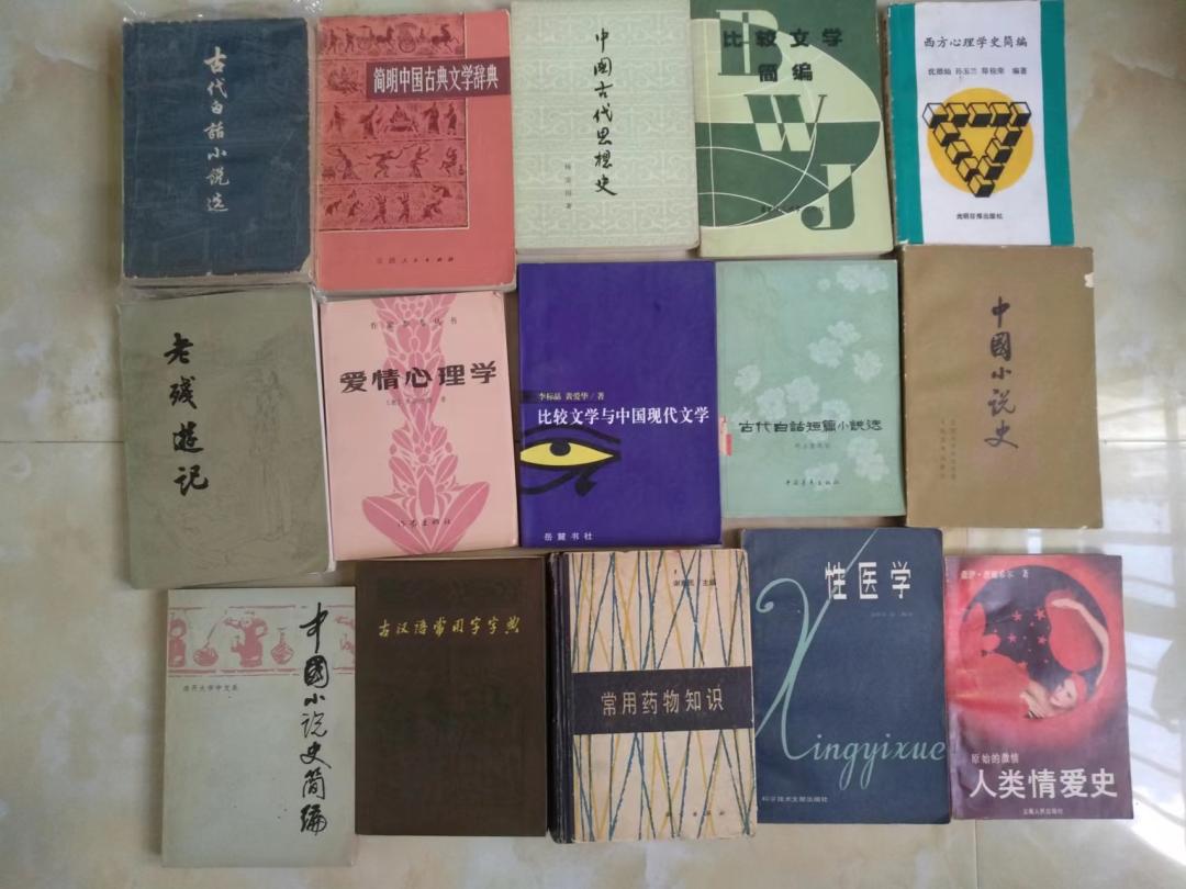 我在路边摆地摊,摆地摊卖旧书有市场吗