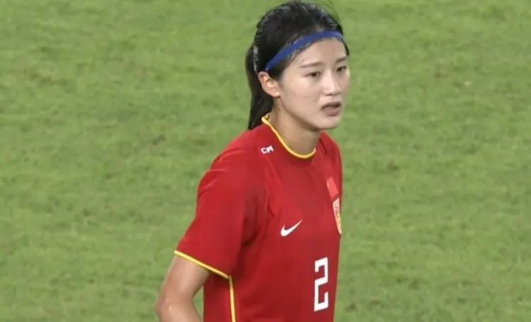 中国女足顽强战平韩国,末轮死磕日本争冠,男足战日本少输当赢