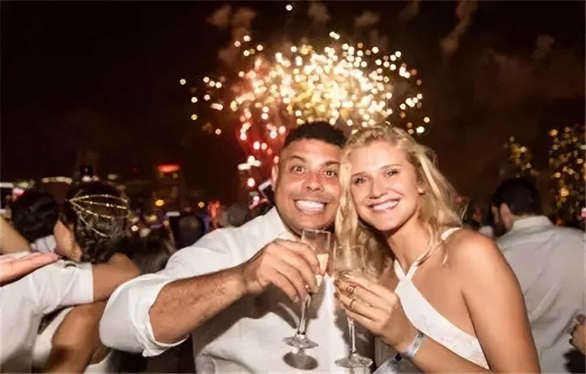 罗纳尔多曾经效力过几个俱乐部,罗纳尔多现身价