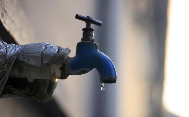 家里水龙头滴水小技巧,水龙头出水教程