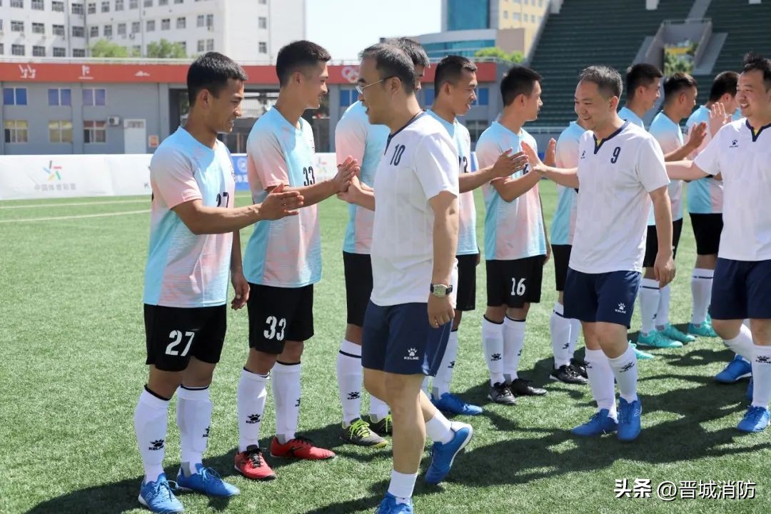 绿茵场上,绿茵场上展风采