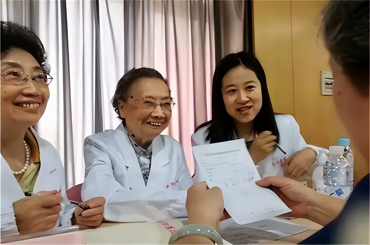 101岁女国医脸色红润，头发浓密！她分享了5个日常习惯