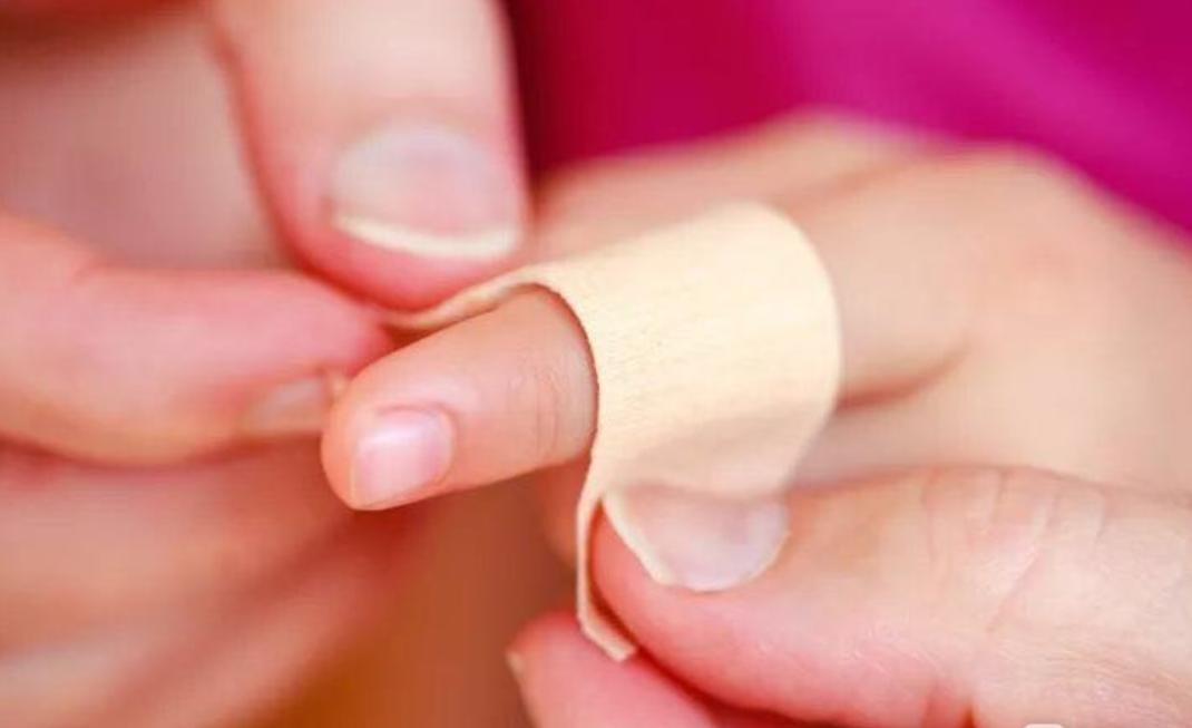 一岁多宝宝脸上破皮,两岁孩子脸破皮