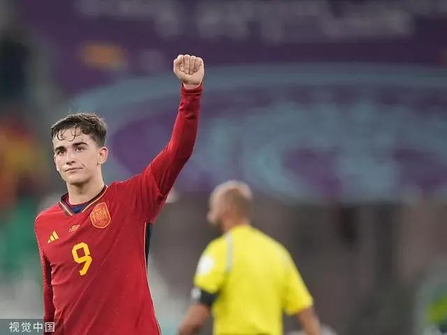 世界杯开幕式上的神颜,世界杯赛场上的帅哥