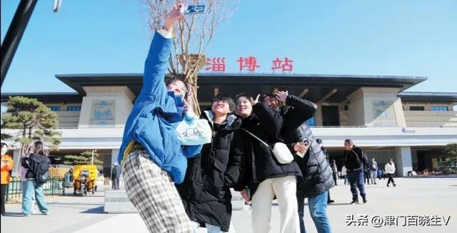 淄博烧烤火起来当地人民做了啥,深挖淄博烧烤背后的故事