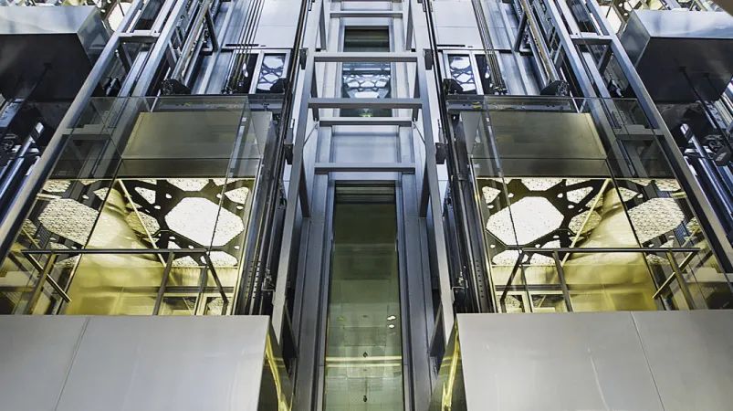 “卡塔尔主办，中国承办”的世界杯“中国造.电梯”嘎嘎多