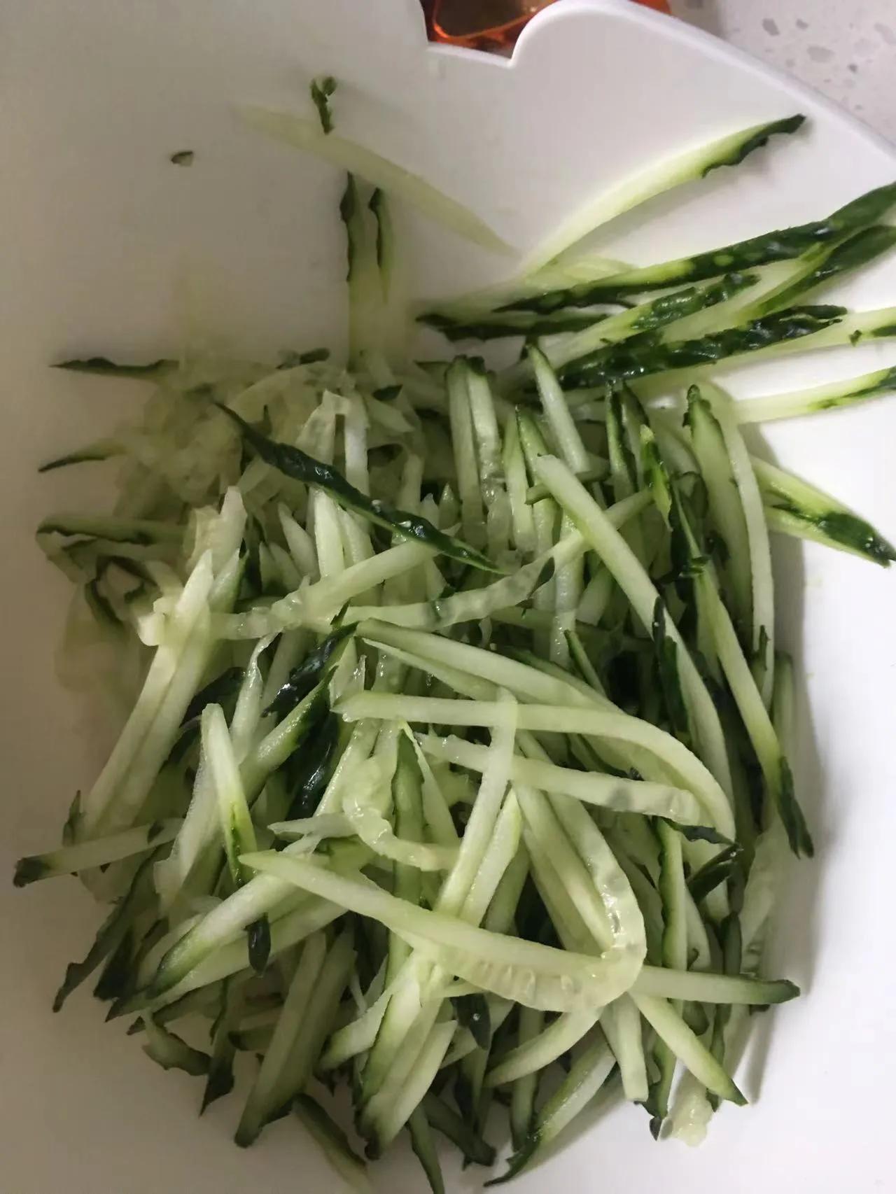 第一次学做凉皮的视频,学做凉皮多少钱