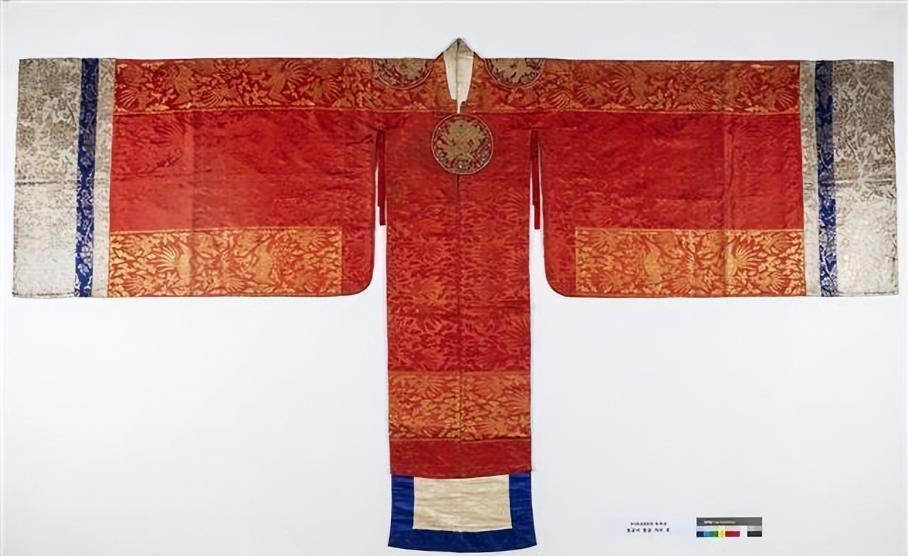 头钗朱玉拥玫瑰，身有红衣绣凤凰：看唐代女性婚服发展及现世影响