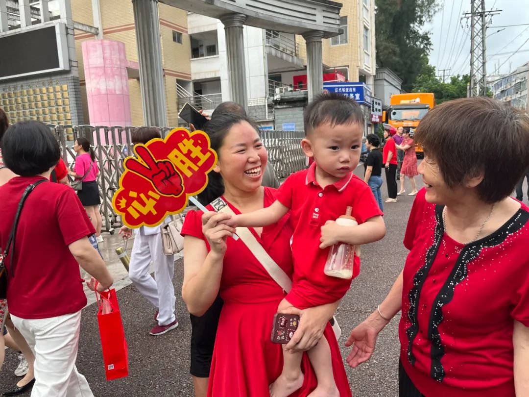 加油吧青年直击高考现场,加油吧少年高考首日现场直击