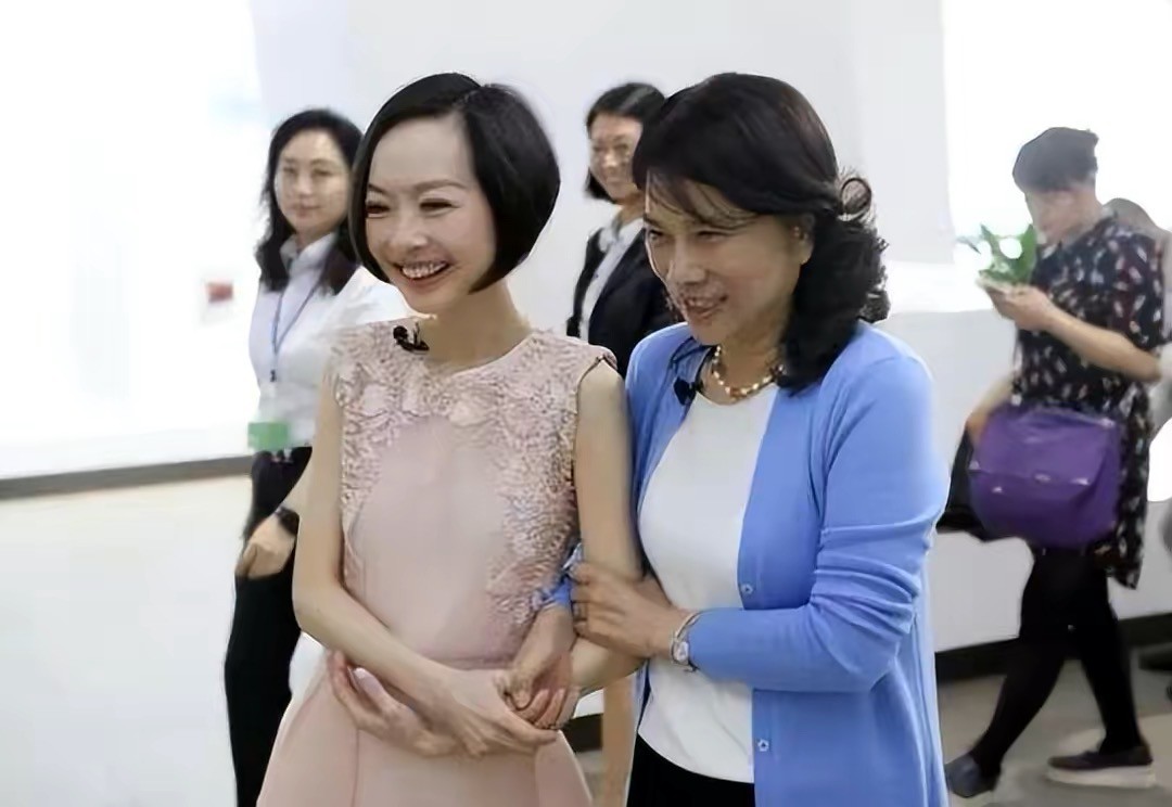 名和利，救不了鲁豫