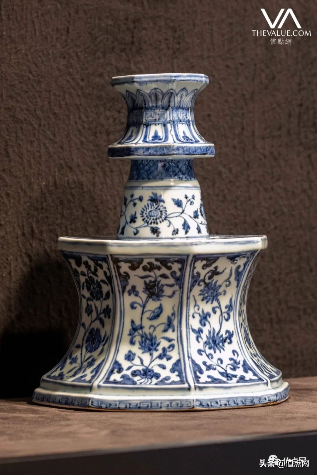 乾隆官窑精品瓷器一对,乾隆御制的珐琅彩八仙过海拍卖价