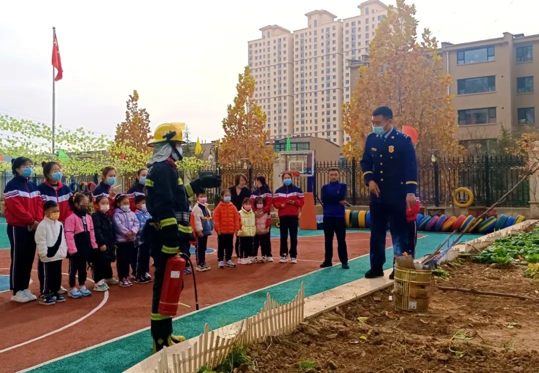 消防安全进百校宣传教育系列活动,走进学校开展消防安全宣传第一课