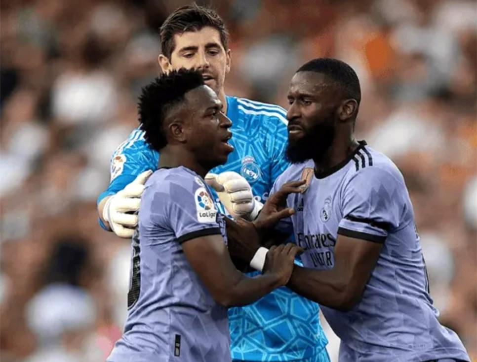 中国足协处理失误判罚引发争议,西班牙裁判被欧足联解雇