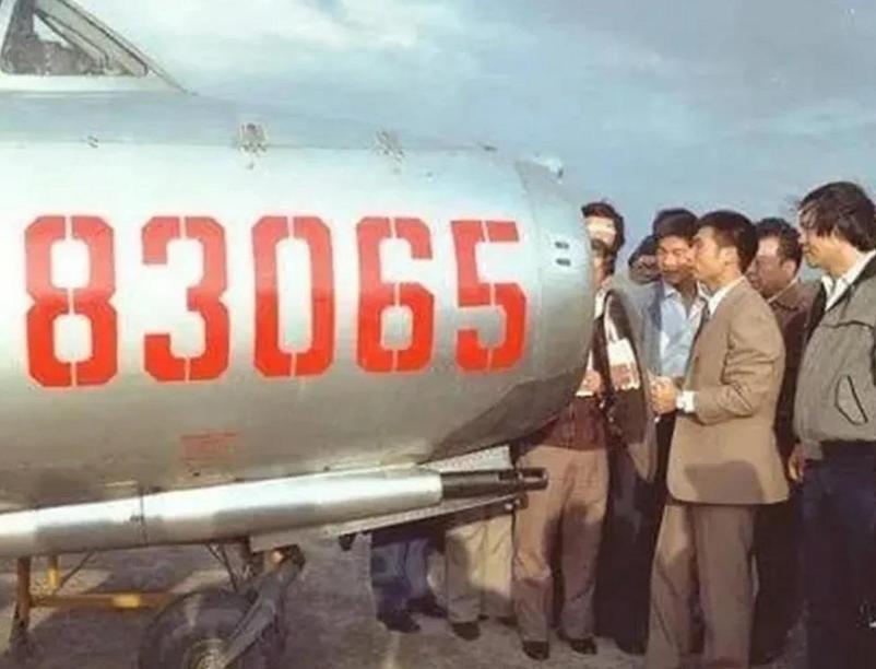 败类王学成，1983年驾驶歼5战机叛逃台湾，邓丽君亲自接风洗尘