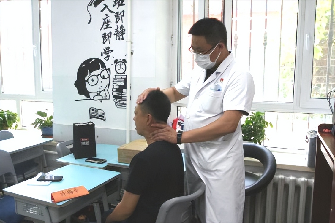 黑龙江中医药大学开展“守护脊柱健康・中医药在行动”活动