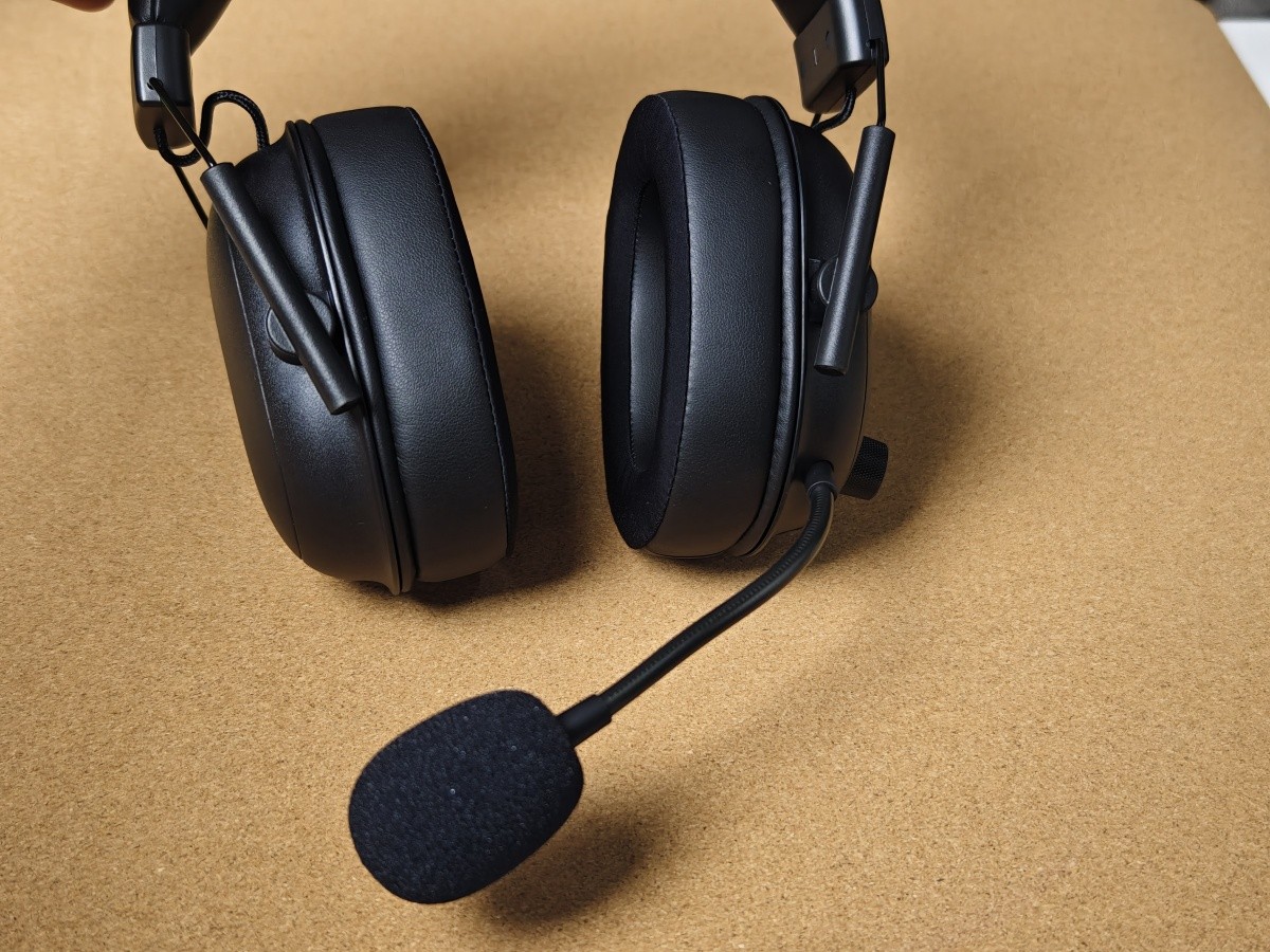 可靠好用的无线游戏耳机-雷蛇旋风黑鲨V2极速版