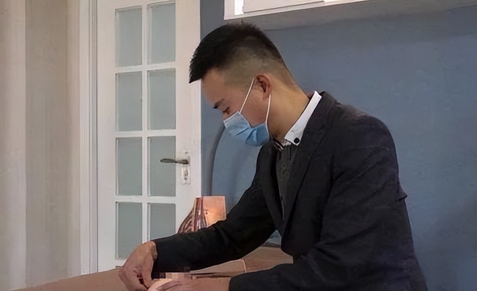 做催乳师一个月挣多少钱,90后小伙做催乳师