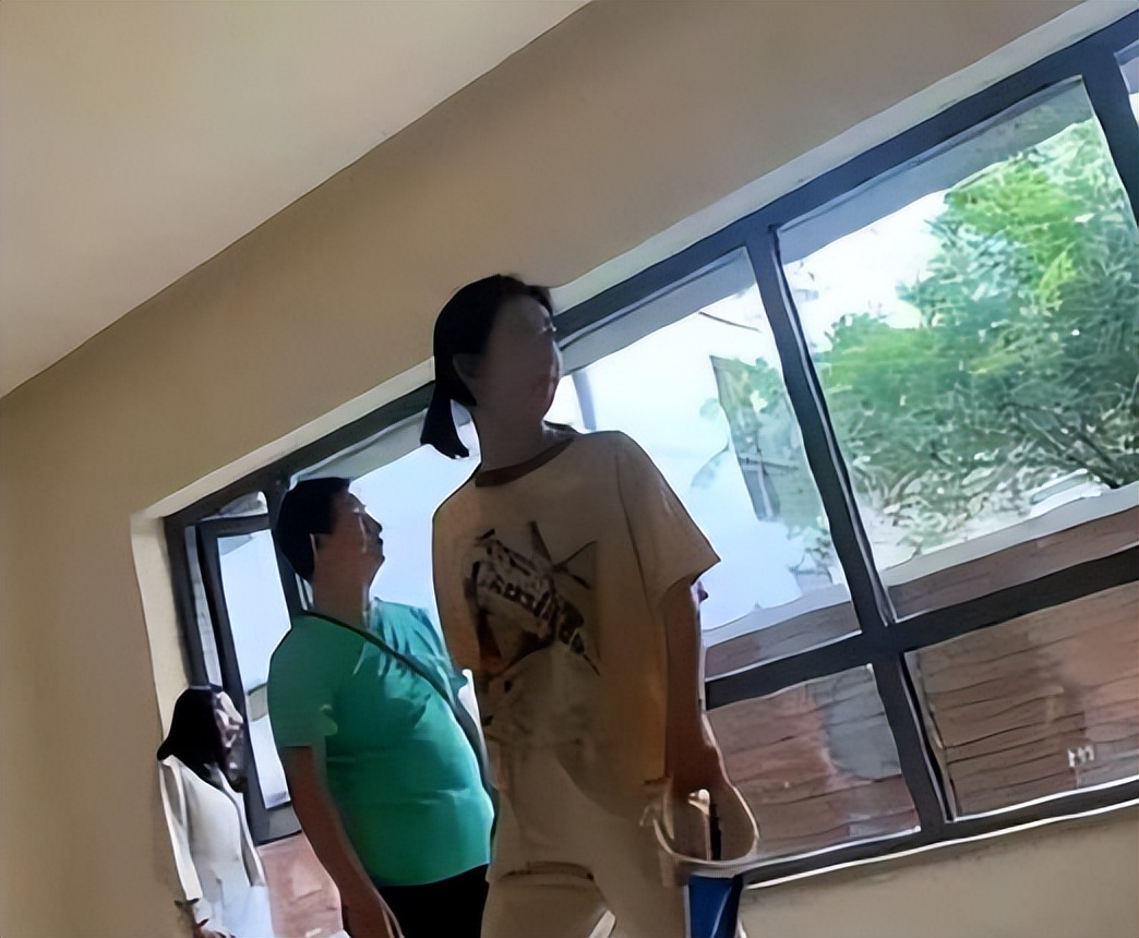 谢娜为什么会被何炅三次直呼其名,46岁的谢娜现在怎么样了