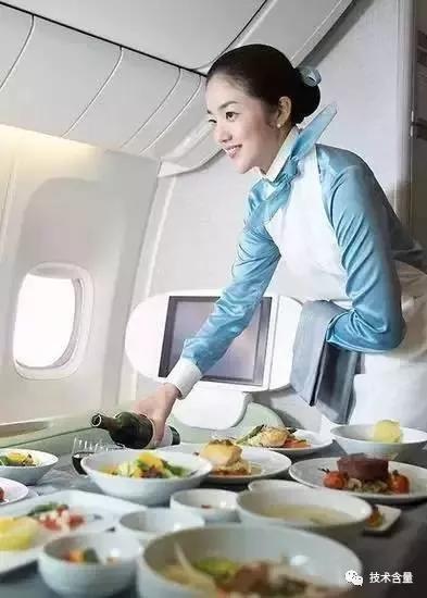 空姐制服每个年代的设计理念,中国国际航空空姐制服设计