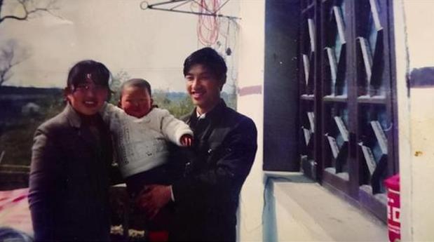 湖北夫妻捡到弃婴24年博士归来,湖北夫妇捡到弃婴