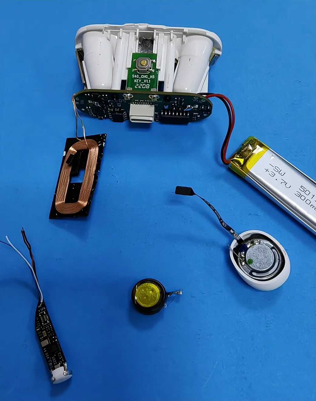 被吹上天的国货有用吗,华强北airpodspro耳机和正品对比