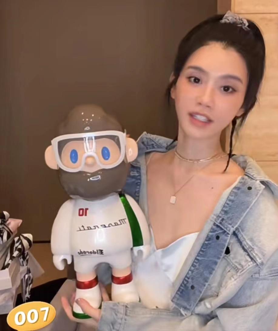 奚梦瑶晒高档丝绸睡衣,奚梦瑶晒买的4件睡衣