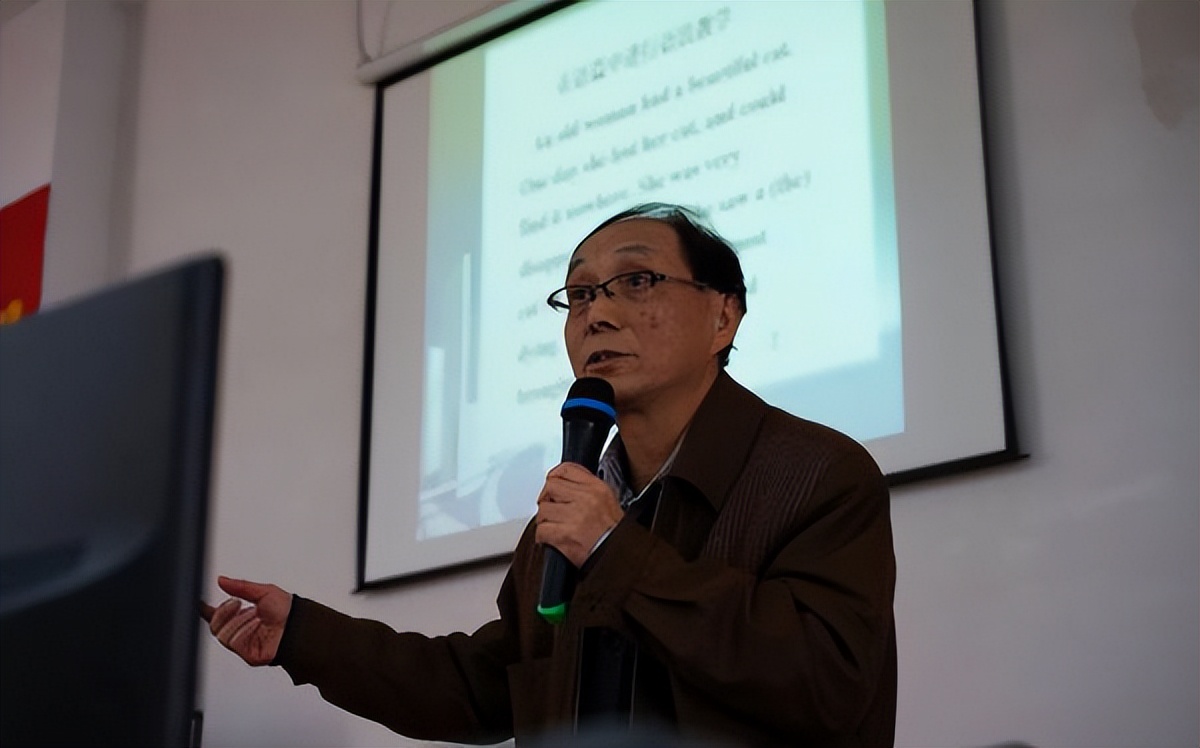 985高校教师晒出工资条，看到公积金金额后，与中小学教师差距大