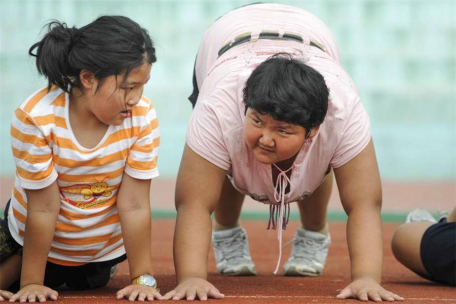 为什么孩子长个时，没人告诉我这些？妈妈哭诉女儿7岁就性早熟了