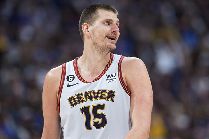 安东尼说掘金把15号给约基奇,掘金退役球衣是约基奇的锅