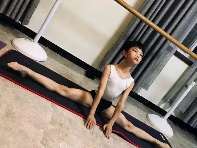 郭冷是杨丽萍唯一的徒弟吗,郭冷和杨丽萍完整视频