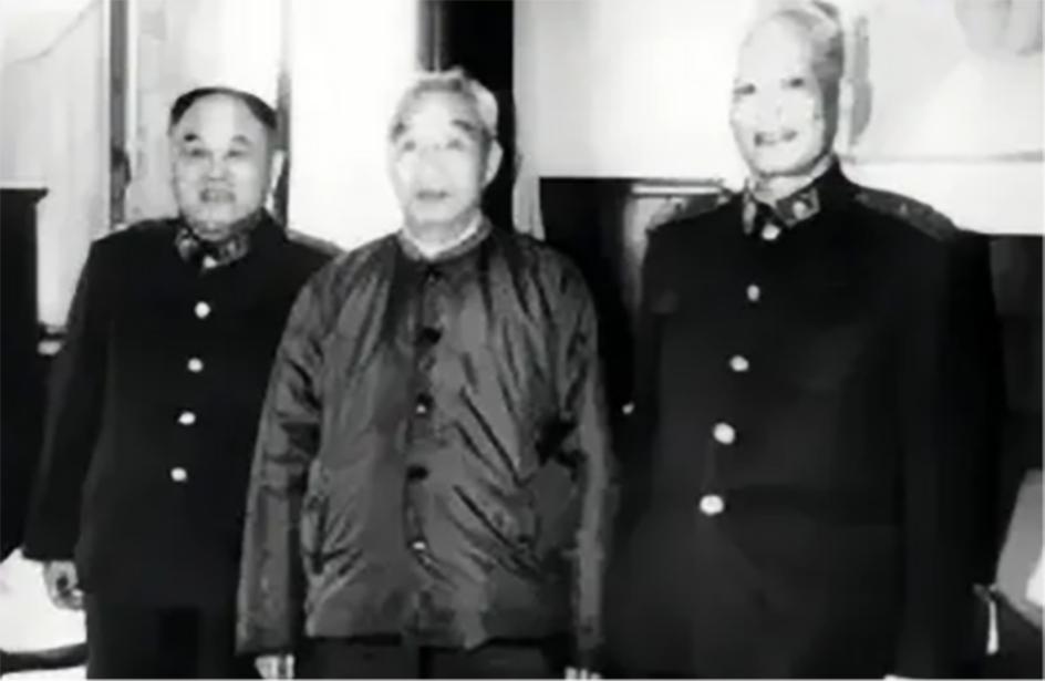 1992年，*小平邓**为何建议增加时年78岁的张震为中央军委副主席