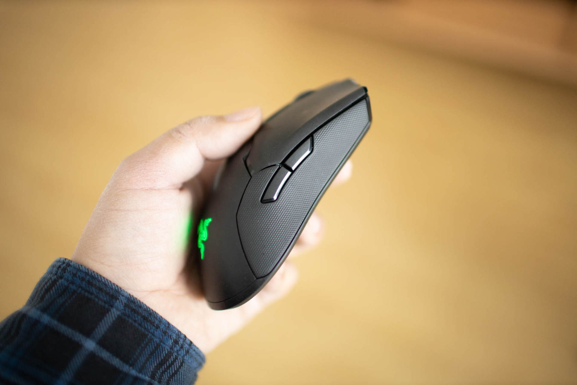 23.8英寸显示器桌面效果,桌面1.3米扩展显示器