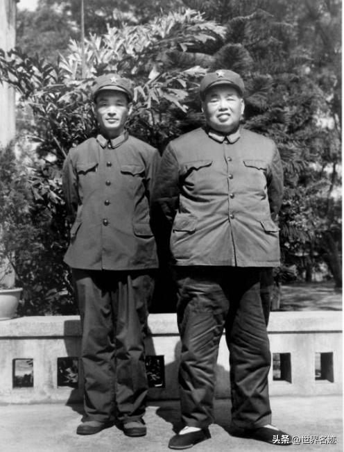 1980年*国锋华**视察南京军区，*世友许**称病不见，*国锋华**亲自登门拜访