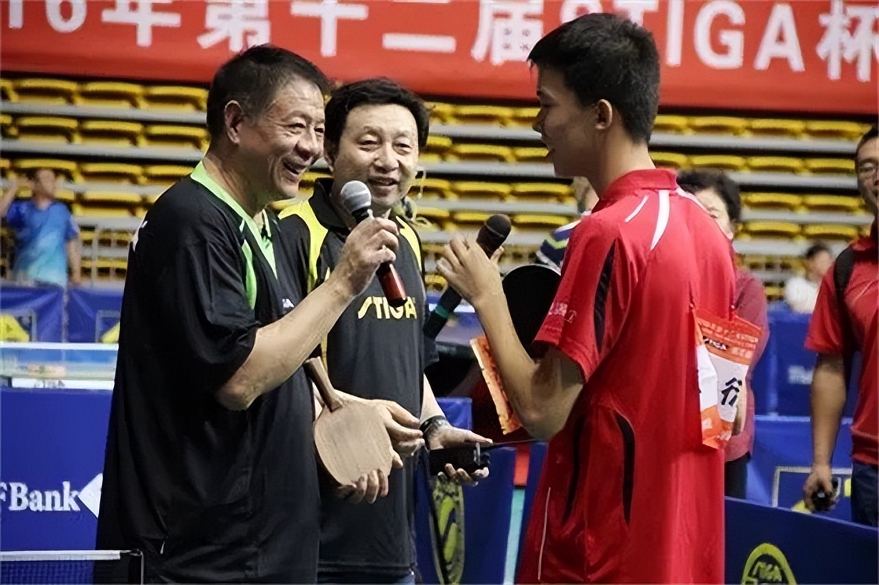 乒乓球教练王楠现在干什么,前国乒一姐王楠近况