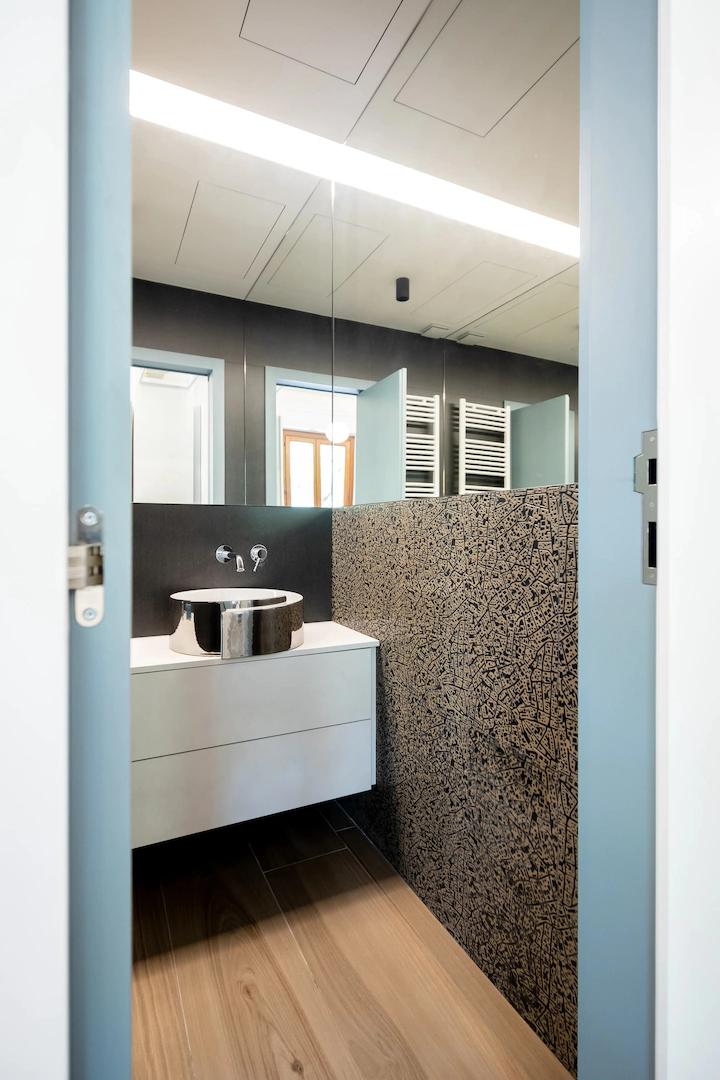 全屋玻璃柜子,最简单的玻璃隔断加柜子