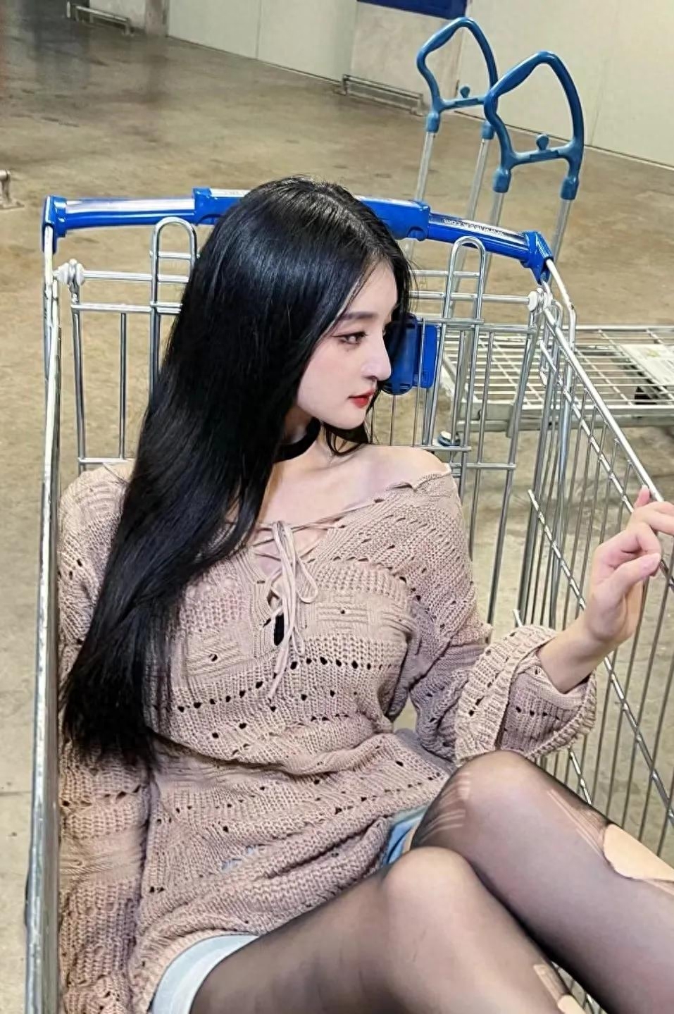 为什么女生穿袜子这么好看,夏天穿丝袜还是棉袜不会臭脚