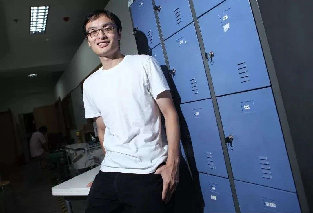 中国小伙制造大型无人机,江苏大叔制造仿生无人机