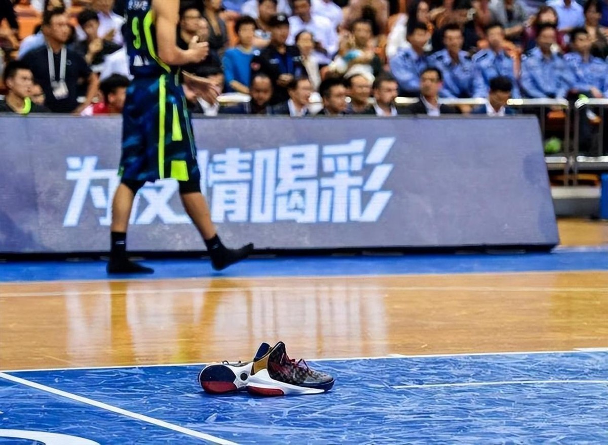 篮球运动员易建联多大岁数了,易建联的成功离不开父亲