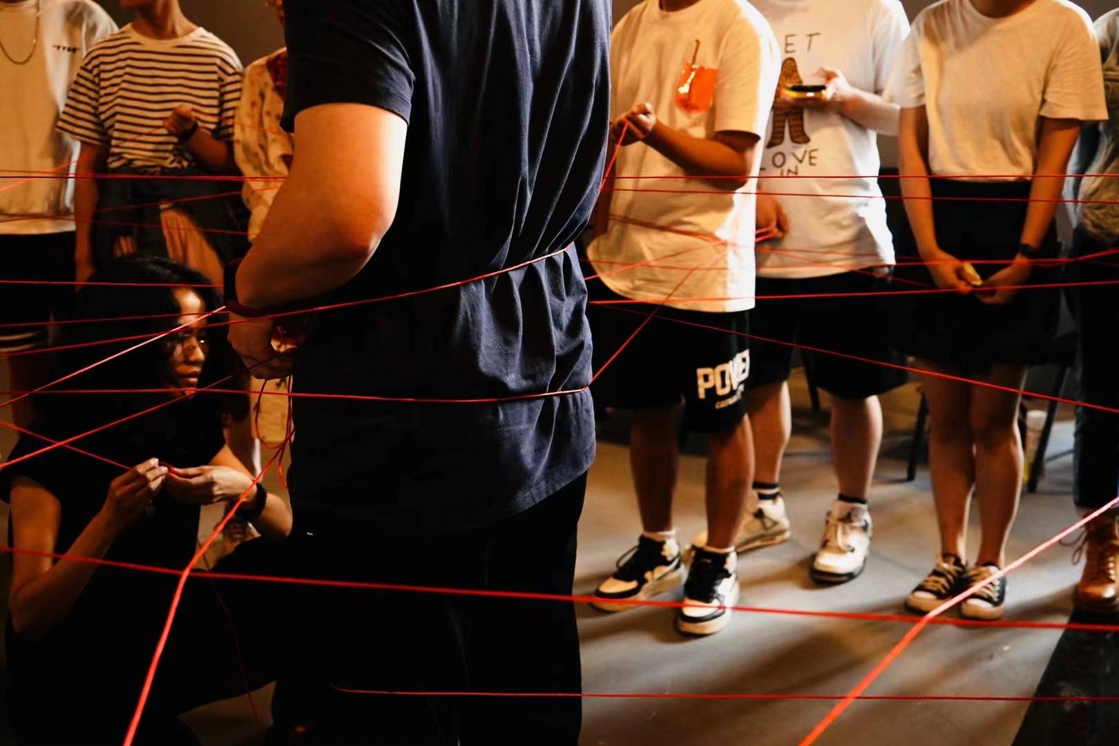 女孩因长相丑陋而被同学欺负,女孩因体型遭人嘲笑