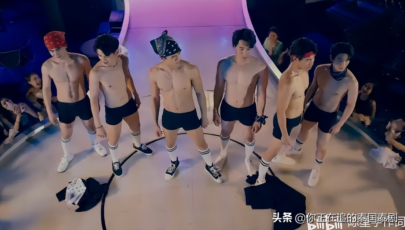 泰国肌肉男夜店跳舞秀,泰国肌肉男在夜店秀肌肉