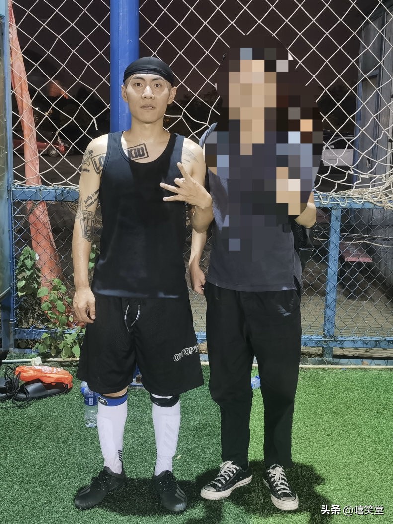 马思唯和易梦玲逛夜市,易梦玲和马思唯在街上的视频