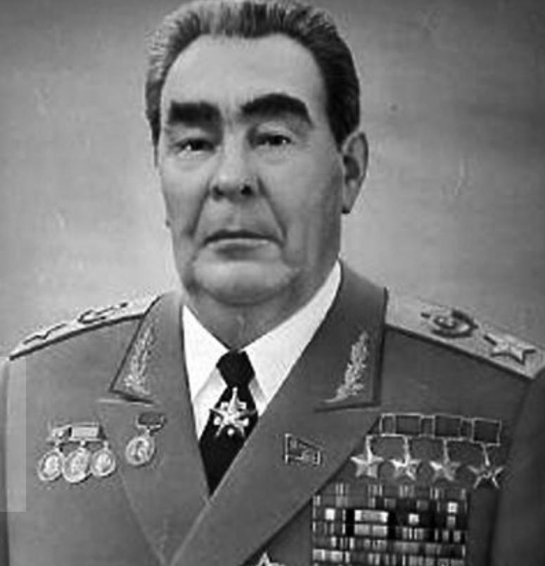 中越开战前，*小平邓**出访美国巧用奇谋，致使苏联百万大军不敢妄动